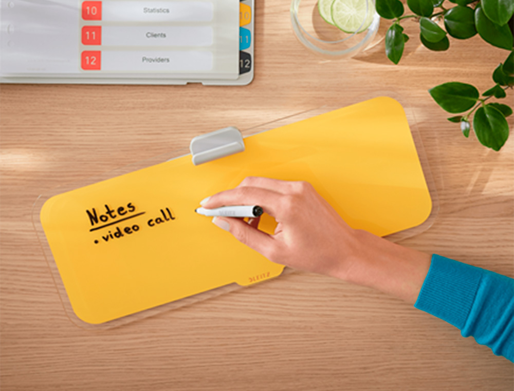 QUADRO BRANCO DE VIDRO PARA SECRETARIA LEITZ COSY COM MARCADOR E APAGADOR COR AMARELO 150X60X380 MM