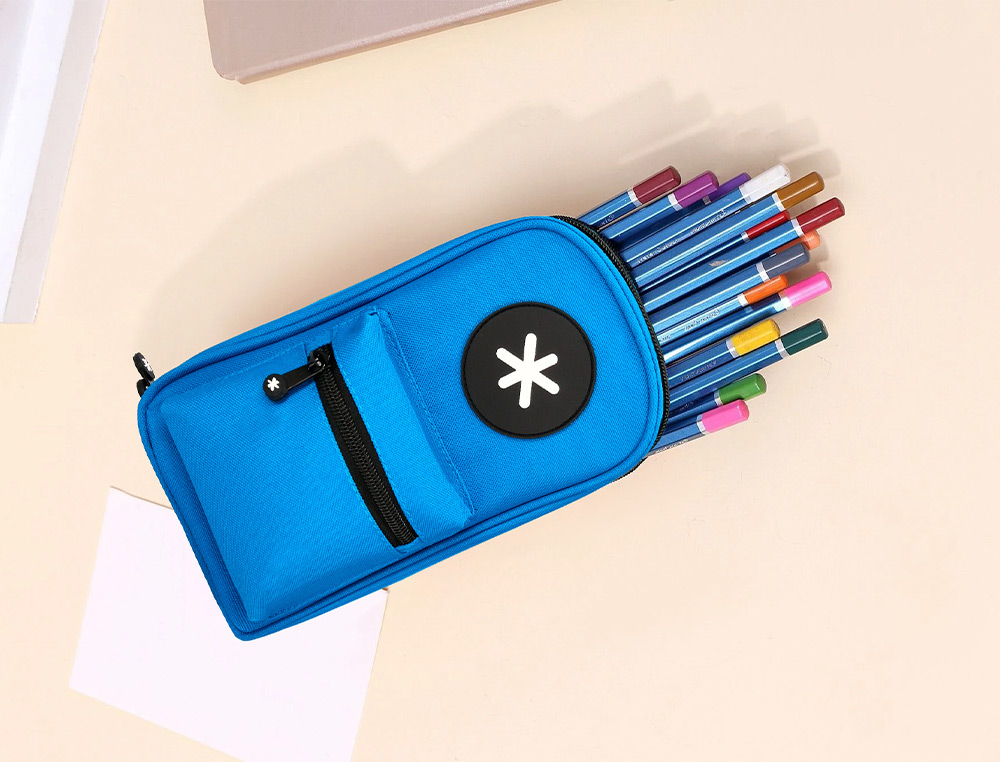 ESTOJO ESCOLAR ANTARTIK FORMA DE MOCHILA COM BOLSO E 4 DEPARTAMENTOS COR AZUL 230X50X120 MM