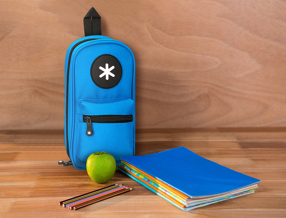 ESTOJO ESCOLAR ANTARTIK FORMA DE MOCHILA COM BOLSO E 4 DEPARTAMENTOS COR AZUL 230X50X120 MM