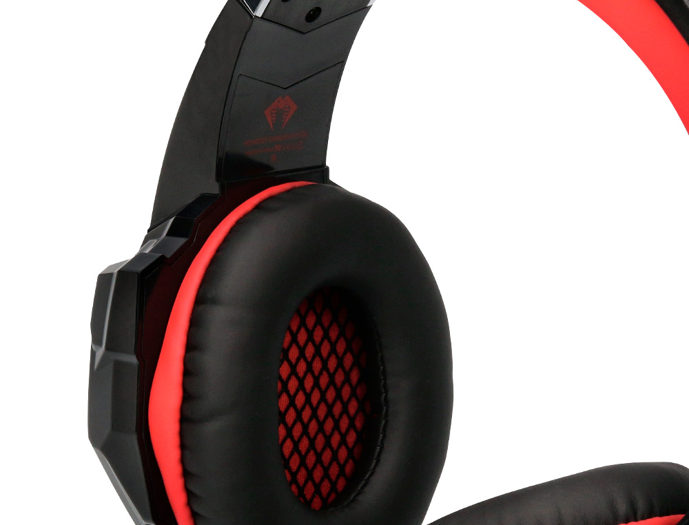 AURICULARES PARA GAMING Q-CONNECT COM MICROFONE AJUSTVEL E ILUMINAO LED COR PRETA