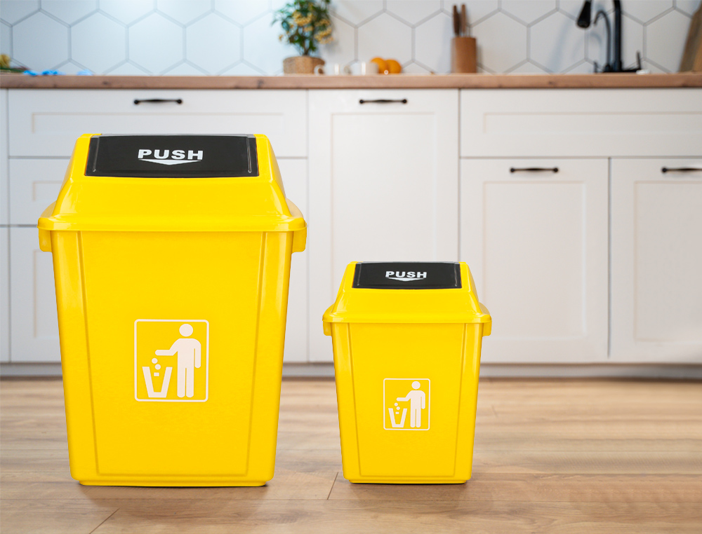 CONTENTOR DE LIXO Q-CONNECT PLASTICO COM TAMPA DE EMPURRAR 58 LITROS 470X330X760 MM AMARELO
