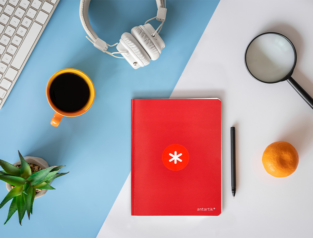 CADERNO COSIDO ANTARTIK A5+ PLUS 48 F 90 GR QUADRICULA 5 MM COM MARGEM 6 CORES SORTIDAS