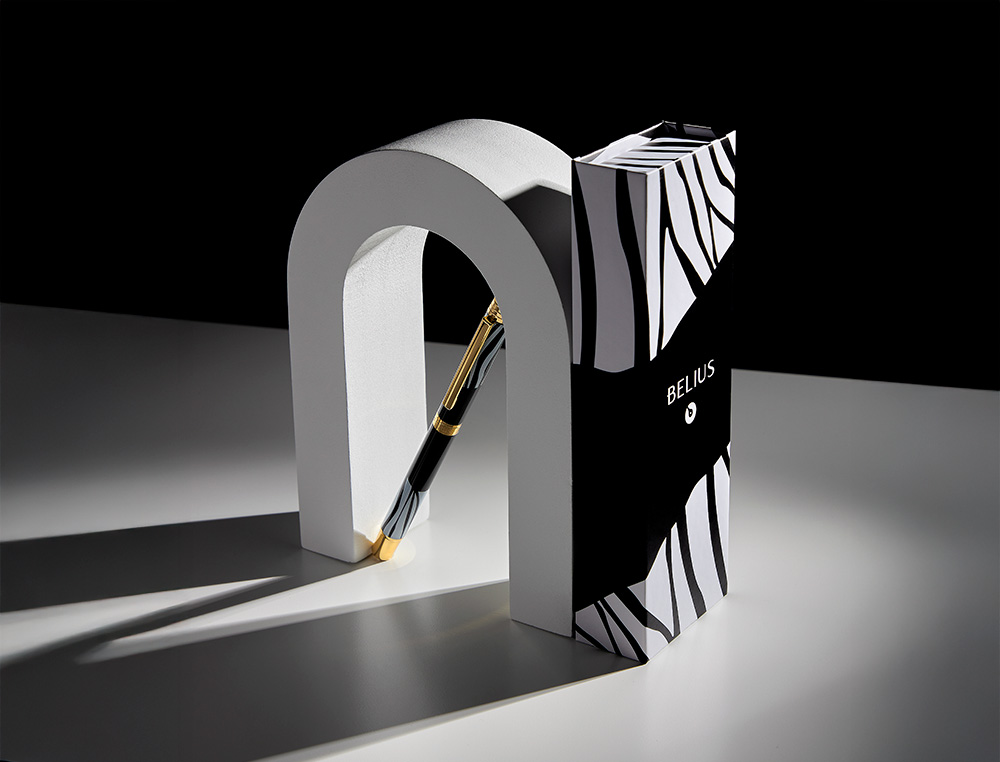 ROLLER BELIUS DUALITA CORPO PRETO DESENHO BRANCO TINTA PRETA CAIXA DESIGN