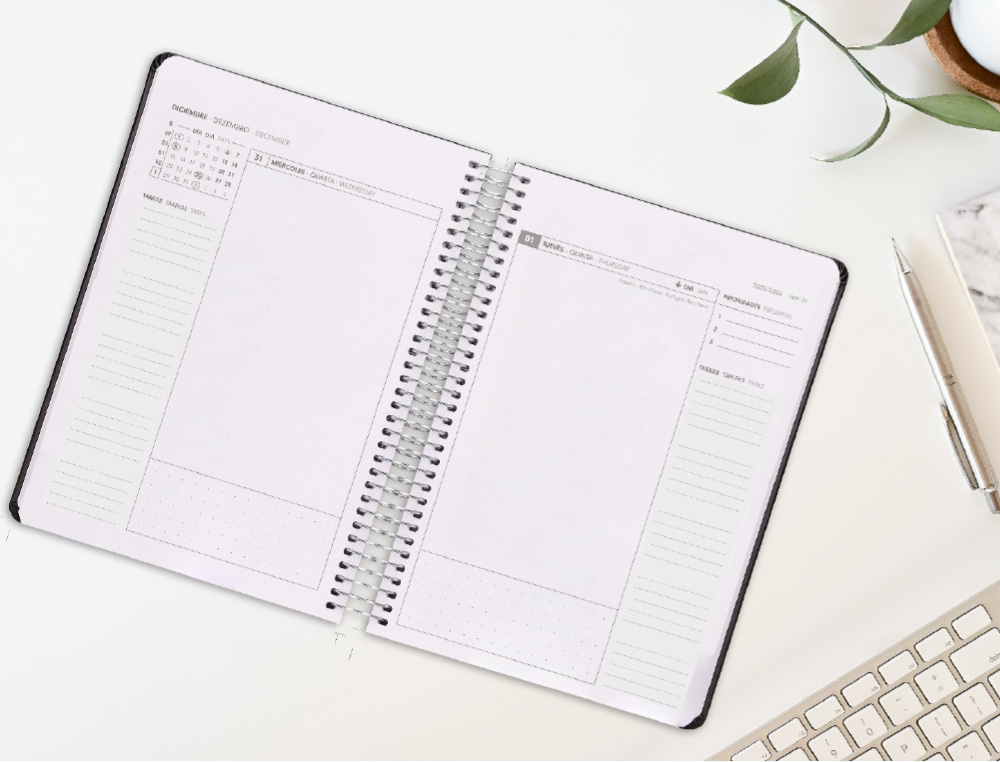 AGENDA ESPIRAL ANTARTIK HERE AND NOW A5+ 2026 DIA PAGINA VERDE PAPEL 80 GR FSC