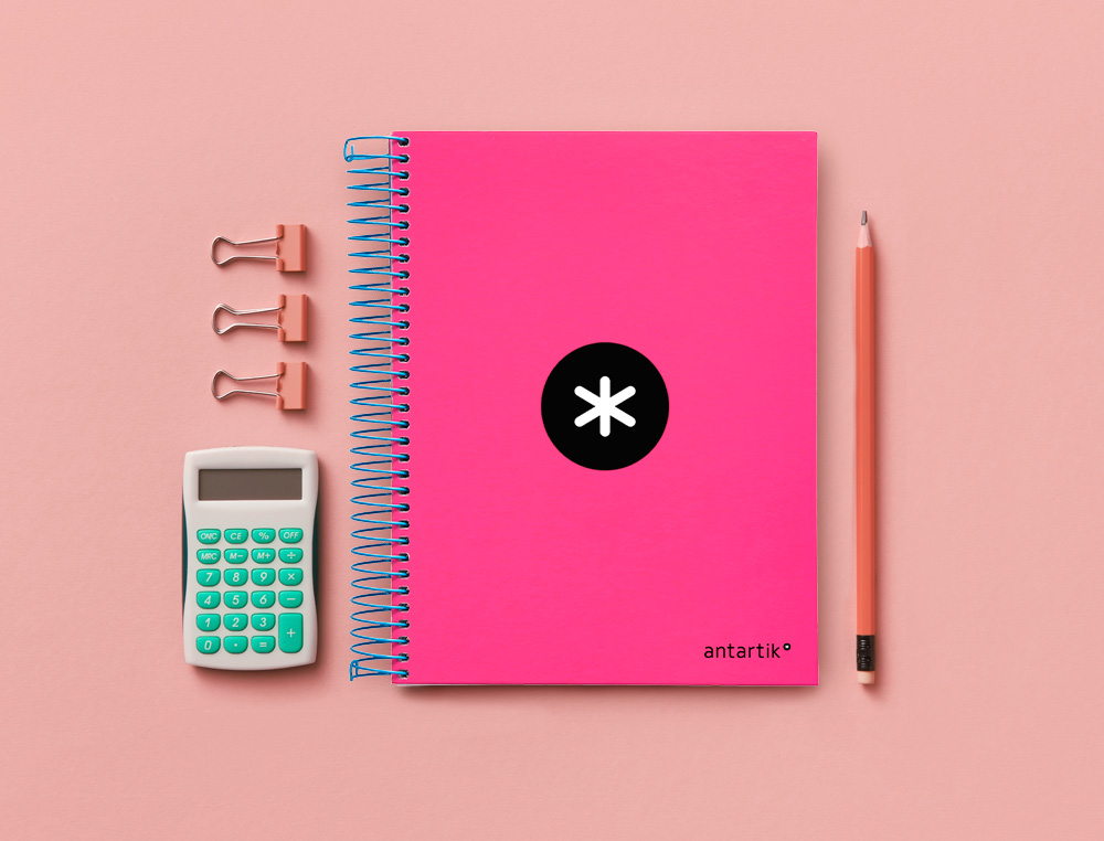 CADERNO ESPIRAL DIN A5 ANTARTIK CAPA FORRADA 120 F 100 GR LISO COM BANDAS DE CORES 6 FUROS COR ROSA FLUOR